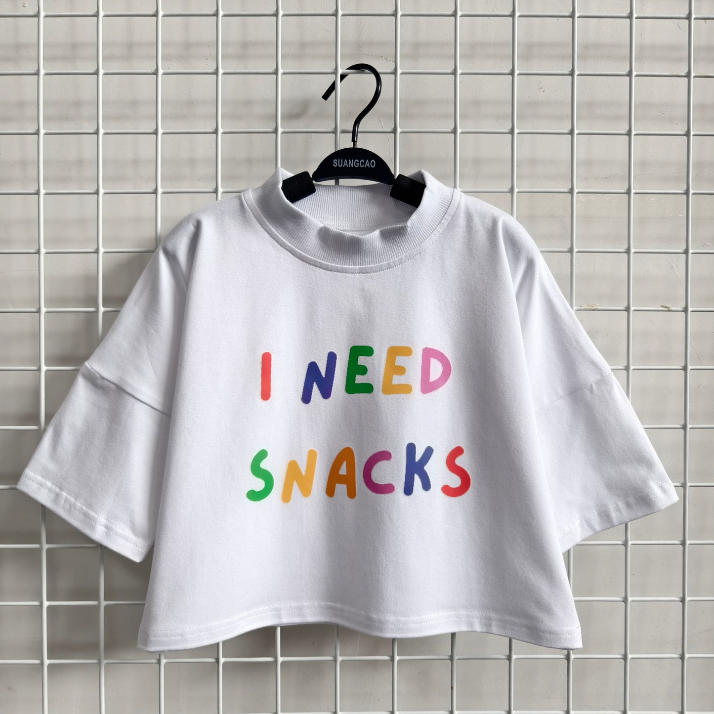 I NEED SNACKS TEE - WHITE