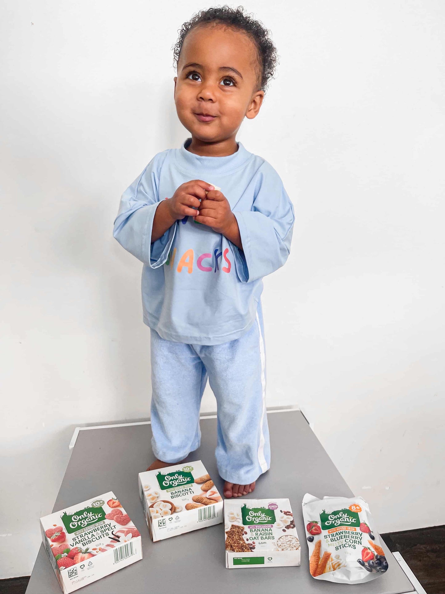 I NEED SNACKS TEE - WHITE